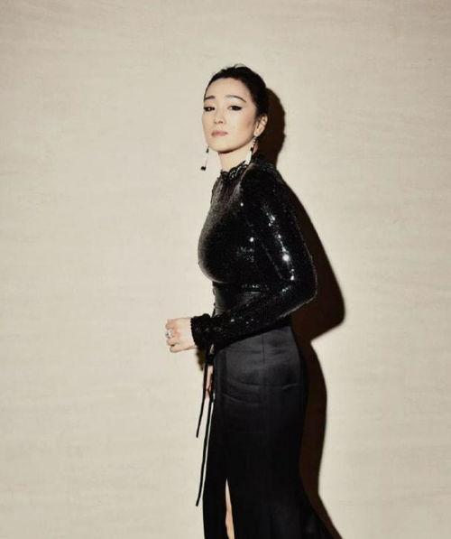 巩俐生活照搭配,巩俐生活照中的优雅与魅力