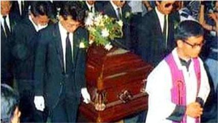 翁美玲出殡现场照片,哀悼之情溢于言表