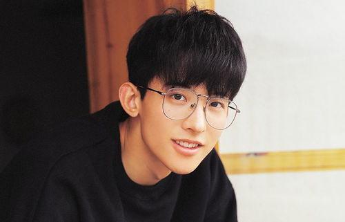 王尼美本人照片,从照片看其独特魅力与个性风采